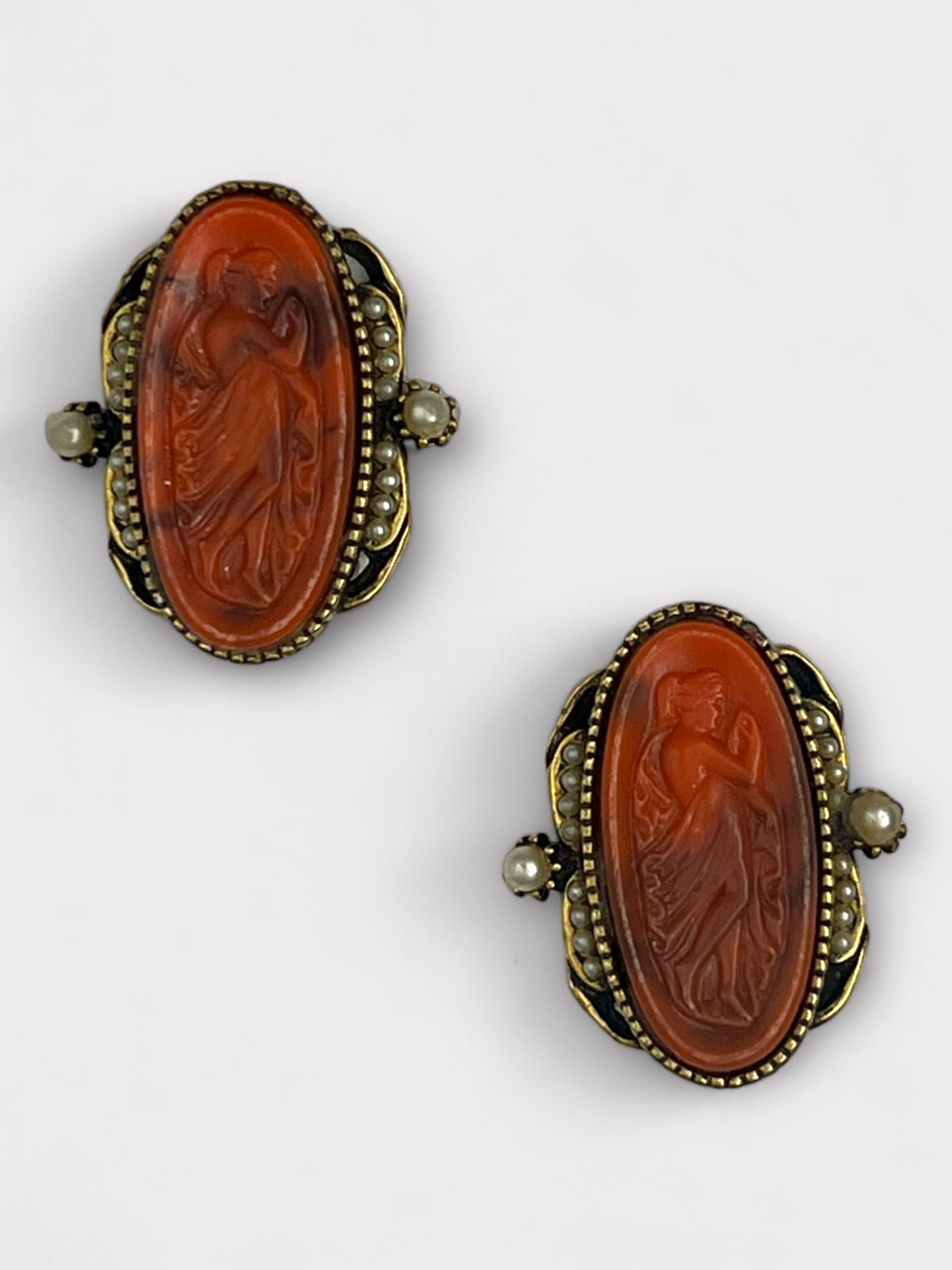 Unsigned Selro Selini Cameo Clip Earrings