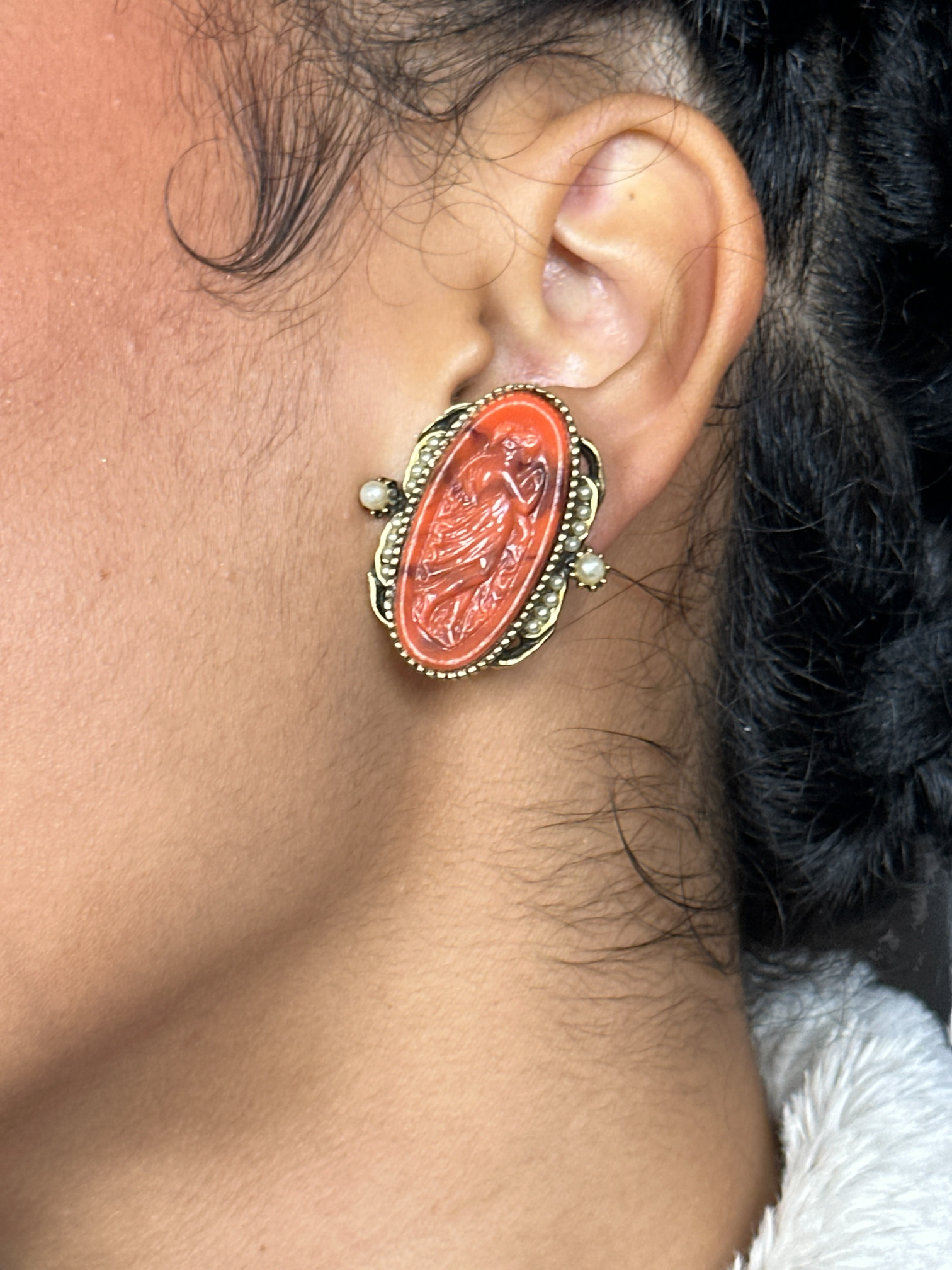 Unsigned Selro Selini Cameo Clip Earrings